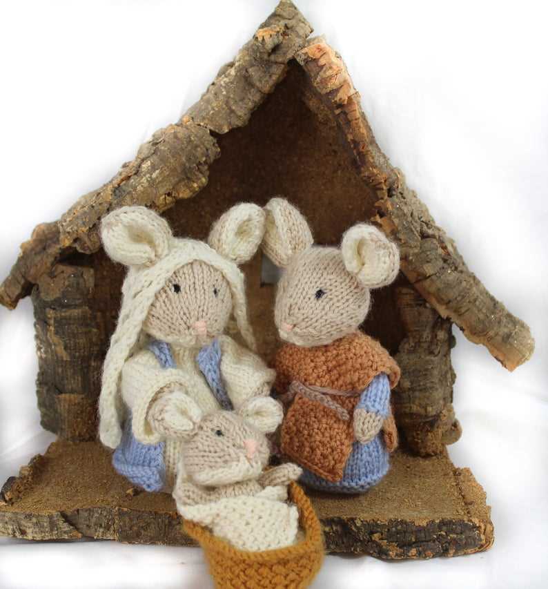 Knitted christmas mouse pattern