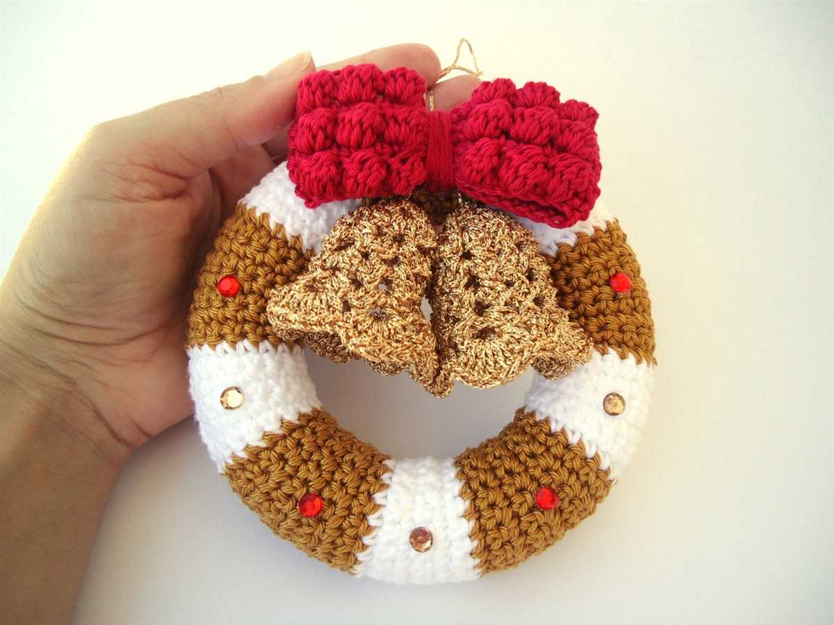 Knitted christmas wreath ornament pattern