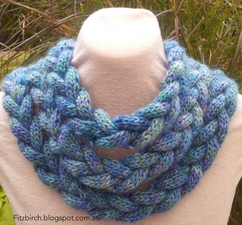 Knitted cowl pattern on circular needles