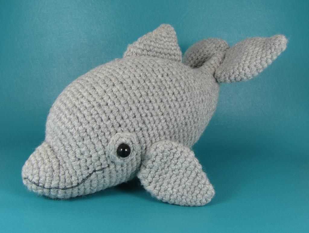 Knitted dolphin pattern free