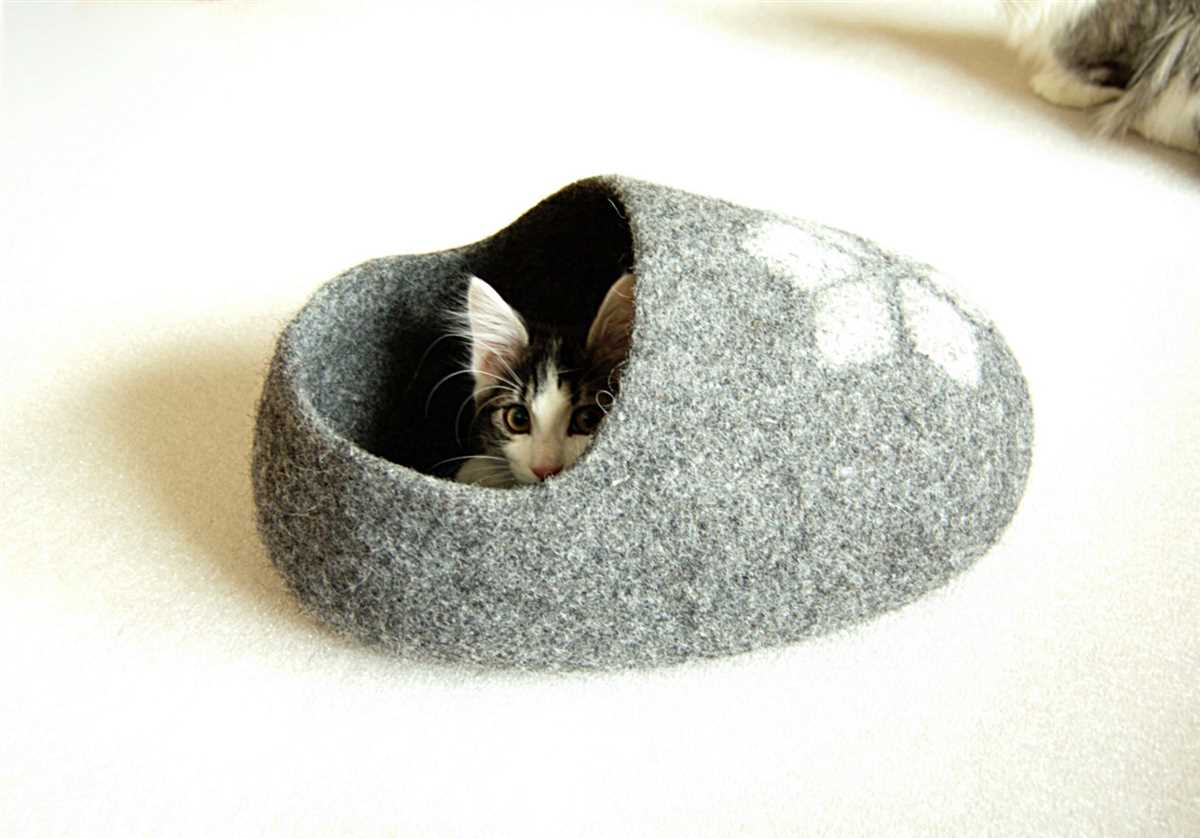 Knitted felted cat cave pattern