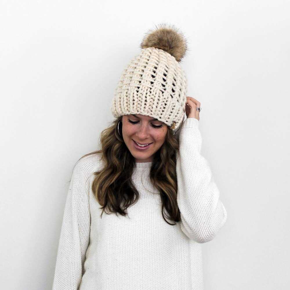 Knitted hat for ponytail pattern