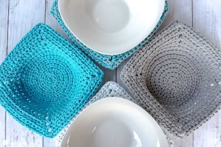 Knitted hot bowl holder pattern