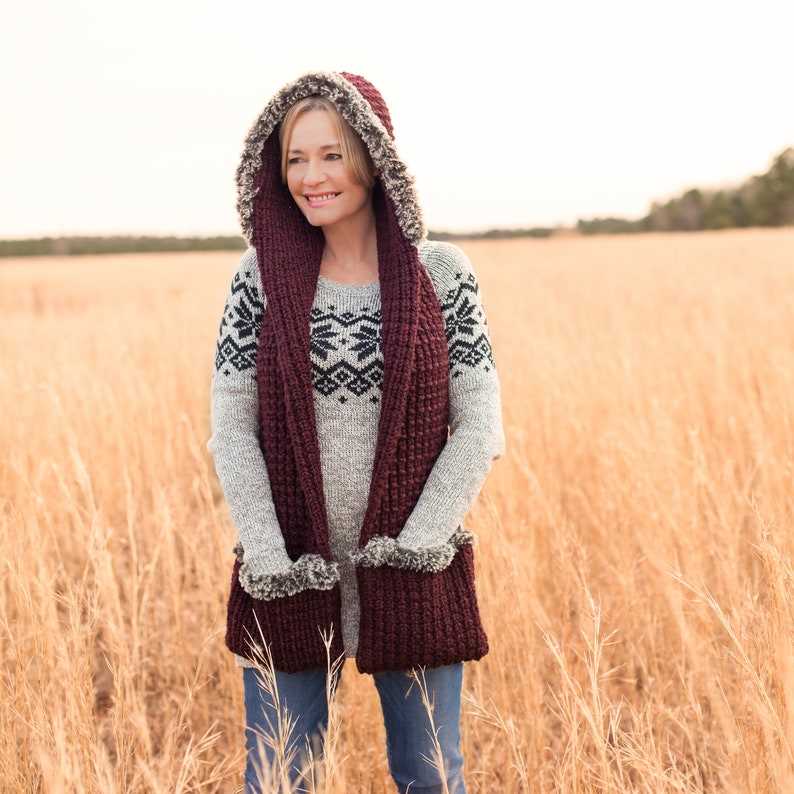 Knitted patterns com hooded scarf
