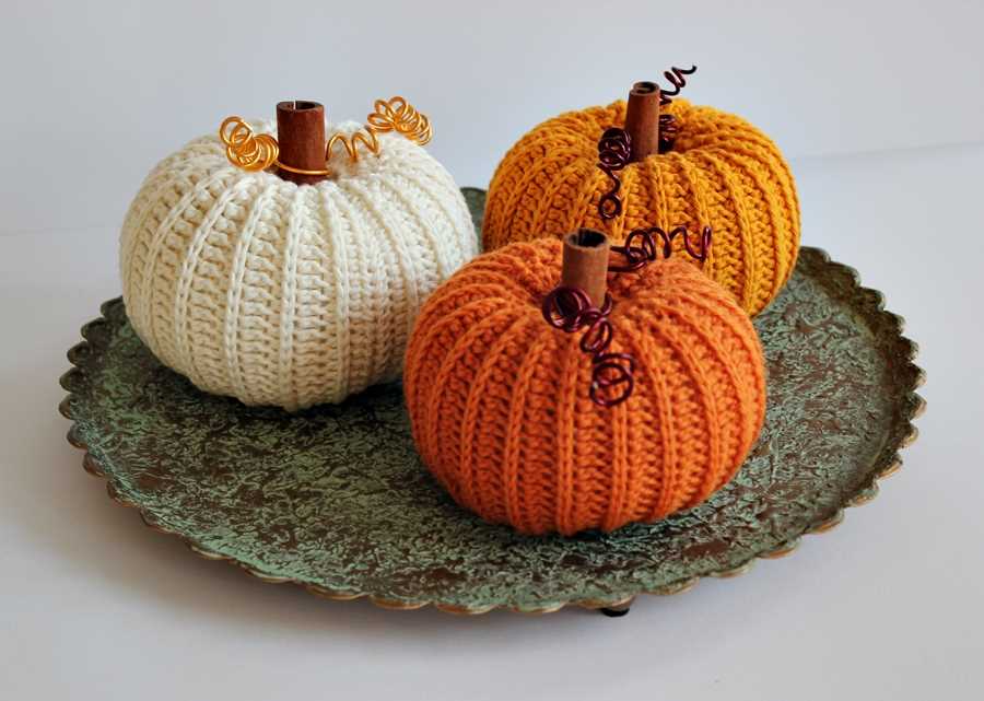 Knitted pumpkin leaf pattern