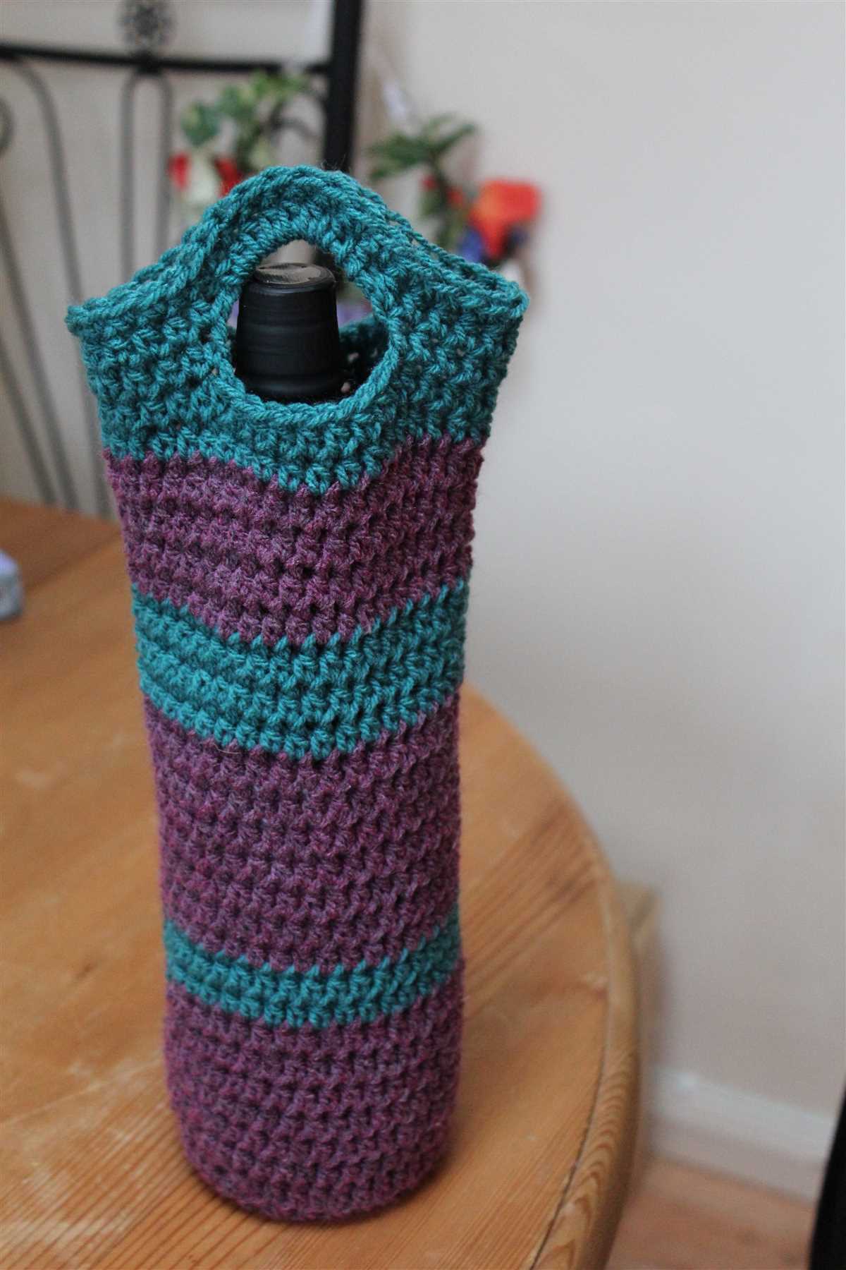 Create a Stylish Wine Bottle Bag with this Knitting Pattern Knitted wine bottle bag pattern