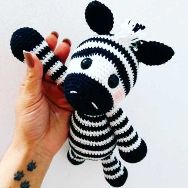 Knitted zebra toy pattern