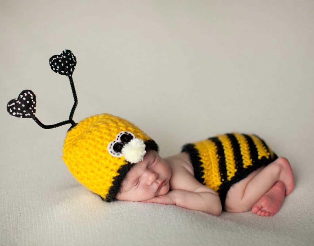 Knitted bumble bee hat pattern