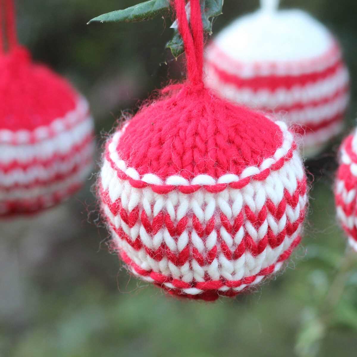 Get into the festive spirit with these free downloadable knitted Christmas decoration patterns Knitted christmas decorations patterns free download