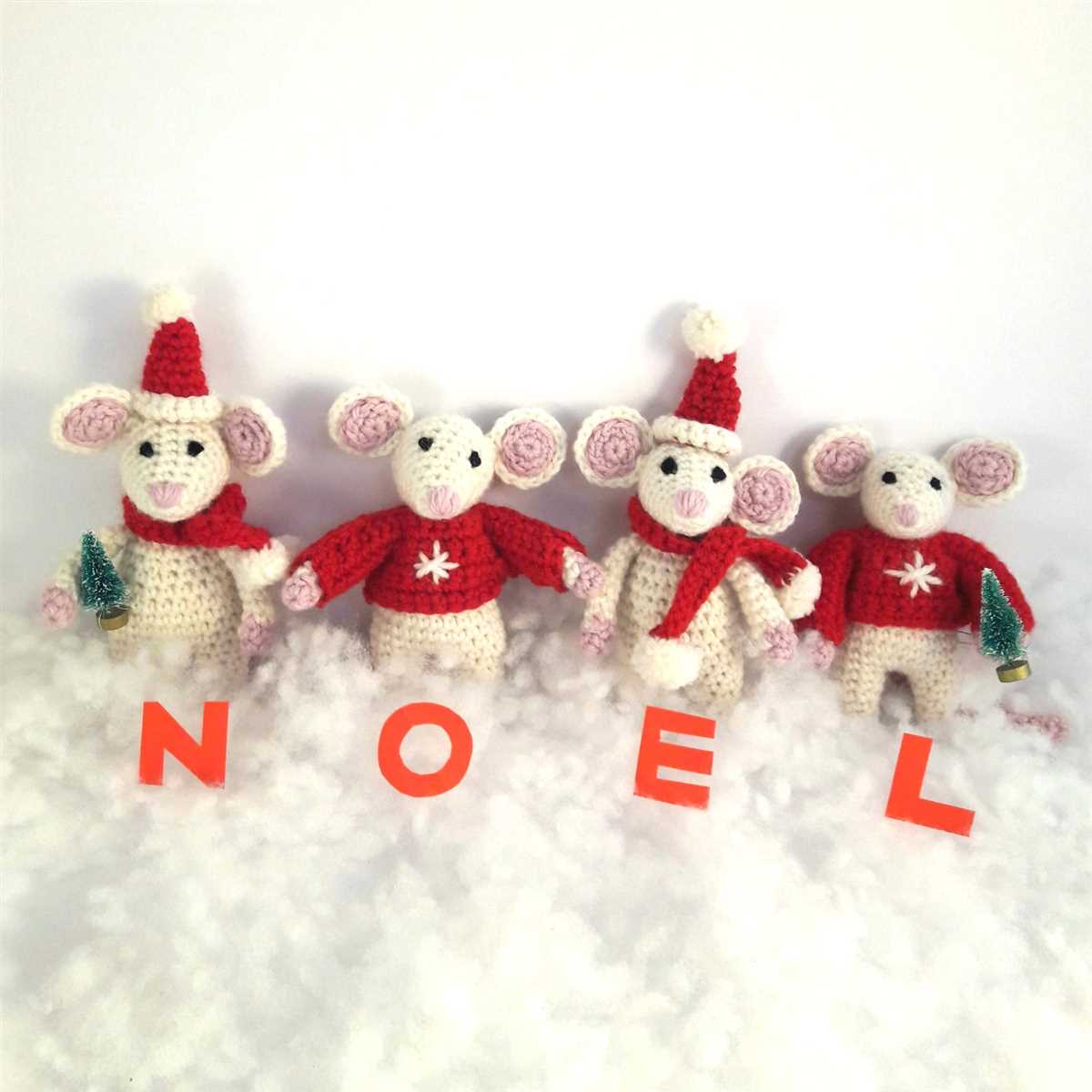 Knitted christmas mouse pattern