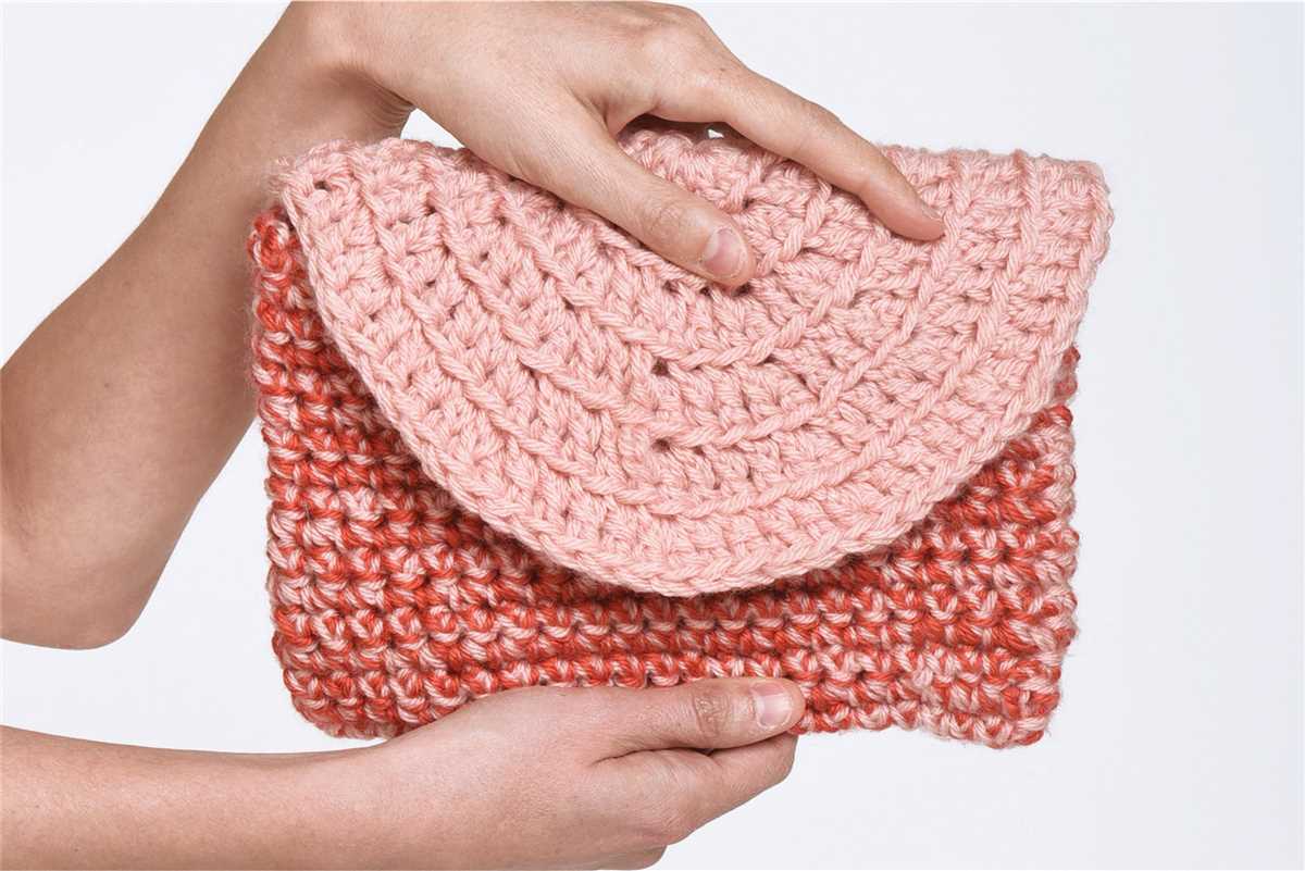 Knitted clutch bag pattern