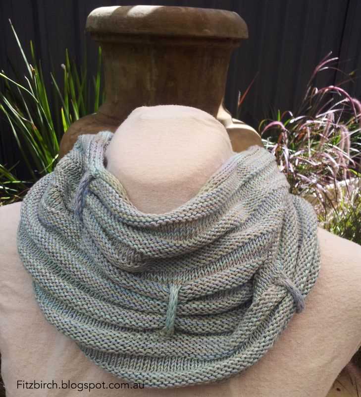 Knitted cowl pattern