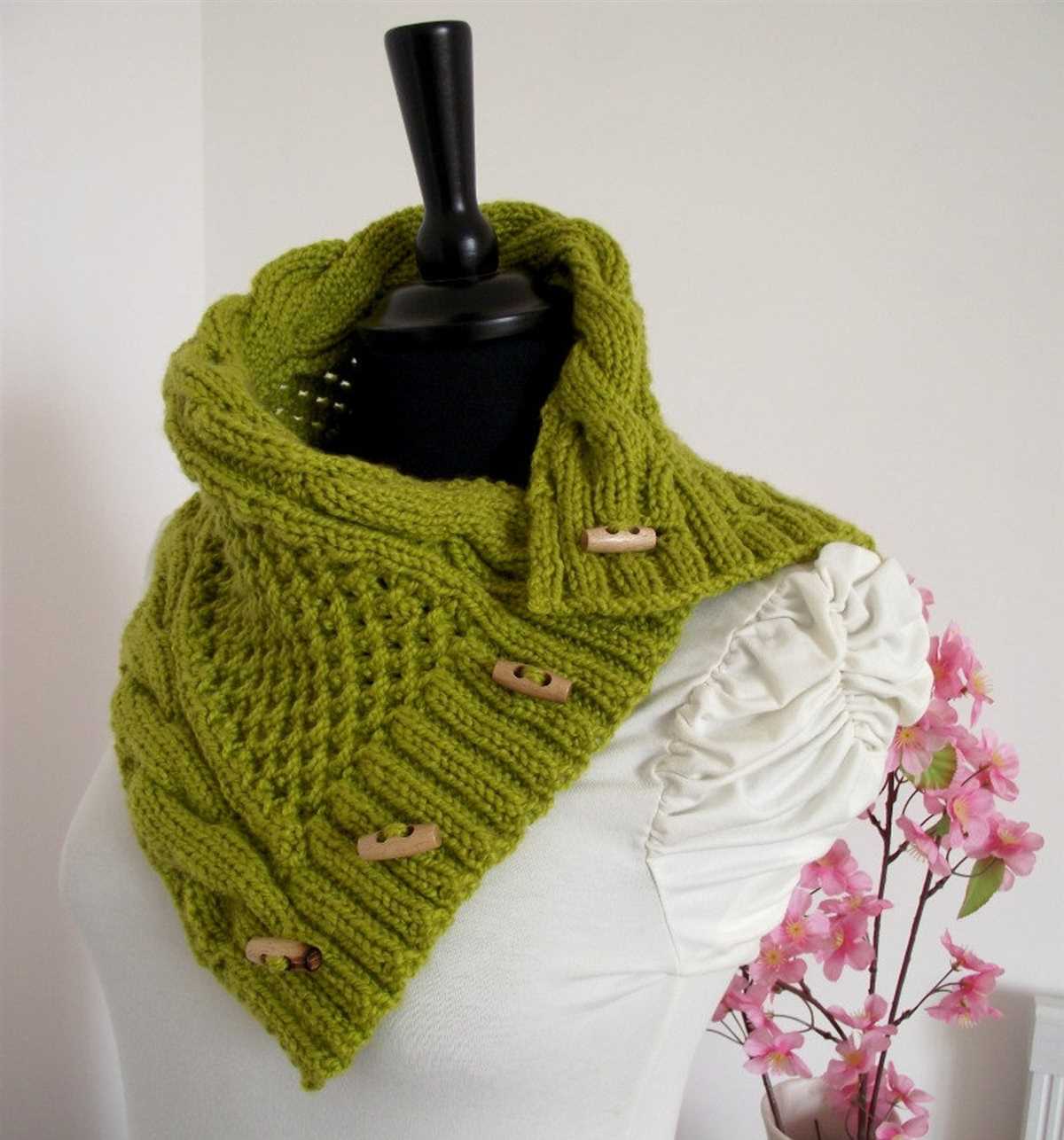 Knitted cowl with buttons pattern free