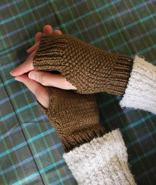 Knitted fingerless mittens pattern free