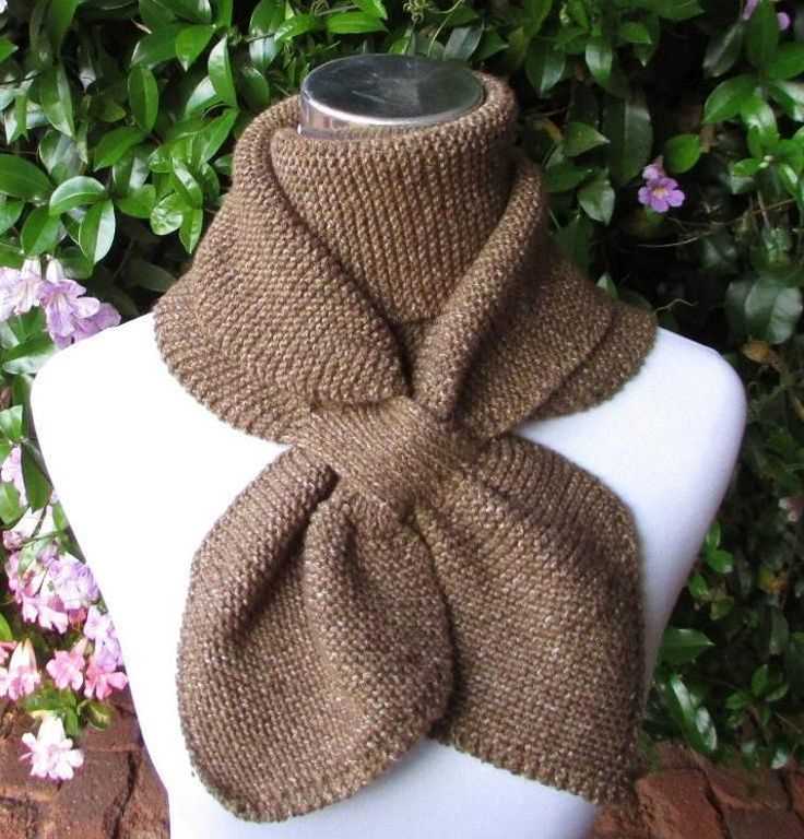 Knitted keyhole scarf pattern