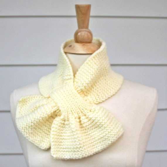 Knitted keyhole scarf pattern
