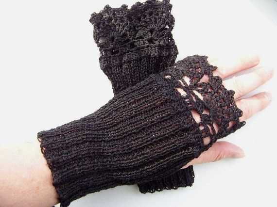 Knitted lace fingerless glove pattern