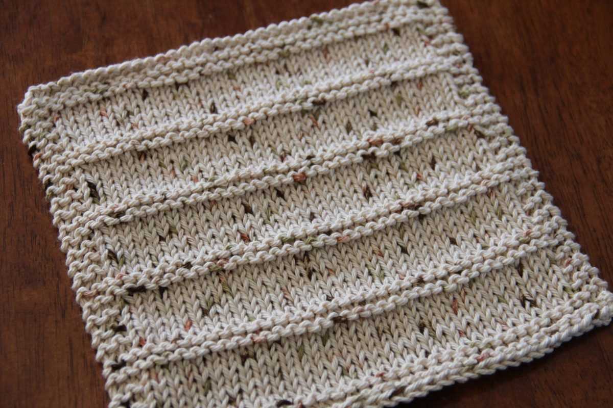 Knitted leaf dishcloth pattern
