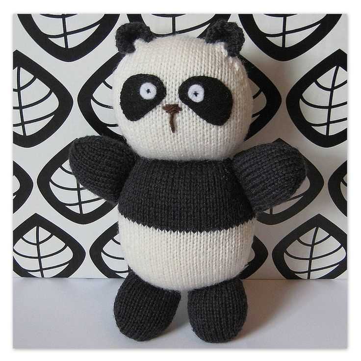 Knitted panda bear pattern