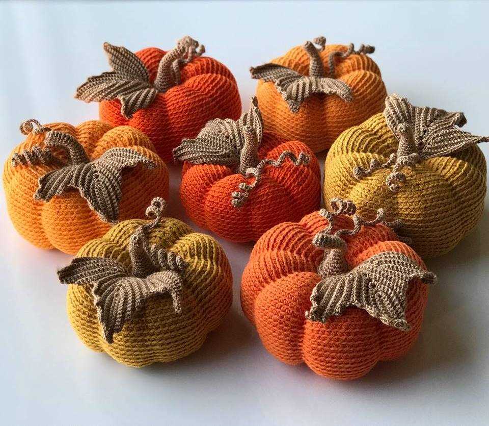Knitted pumpkin leaf pattern