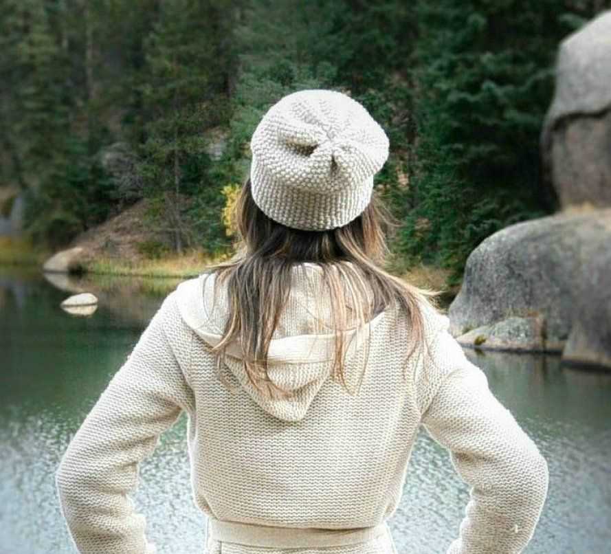 Knitted seed stitch hat pattern