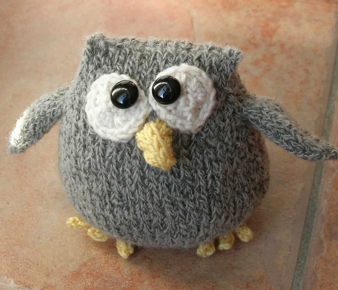 Knitted stuffed owl pattern