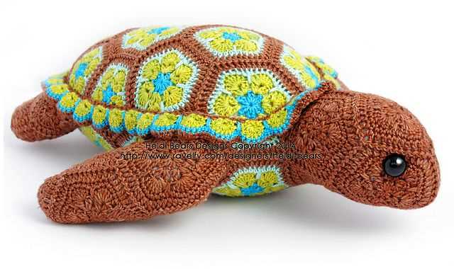 Knitted turtle pattern