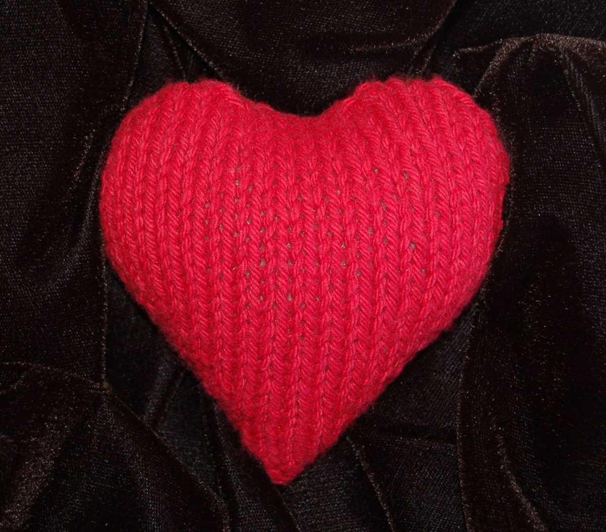 Knitting hearts pattern