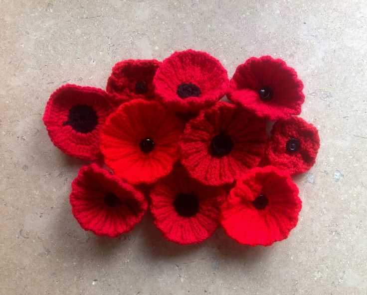 Knitting pattern for a poppy flower