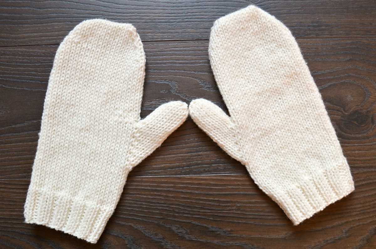 Knitting pattern for mittens in chunky wool