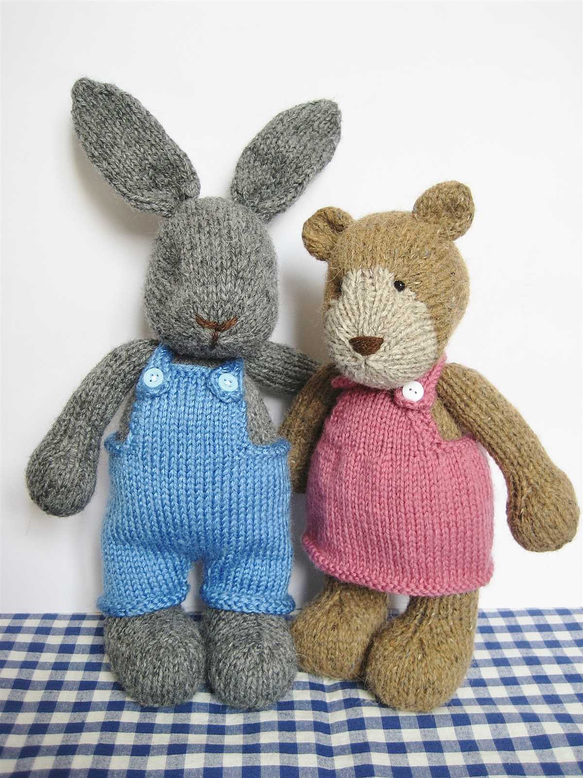 Knitting pattern for rabbit and bear