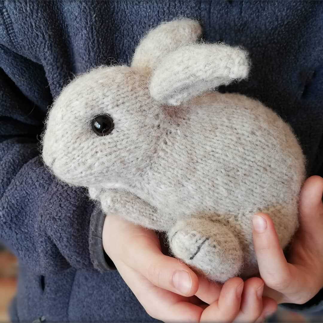 Knitting pattern rabbit