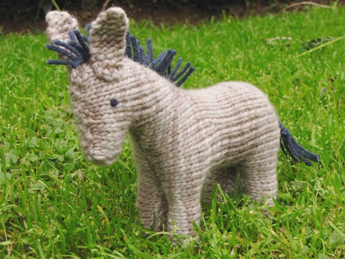 Knitting horse pattern