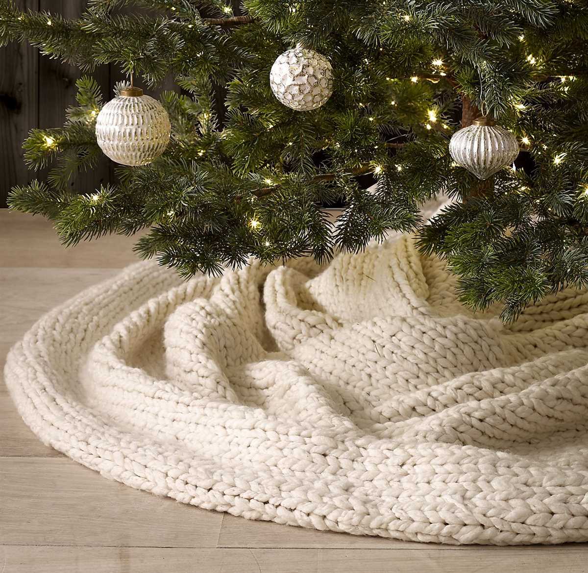 Knitting pattern christmas tree skirt