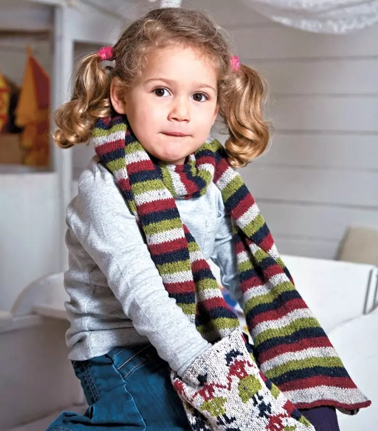 Knitting pattern for childrens scarf