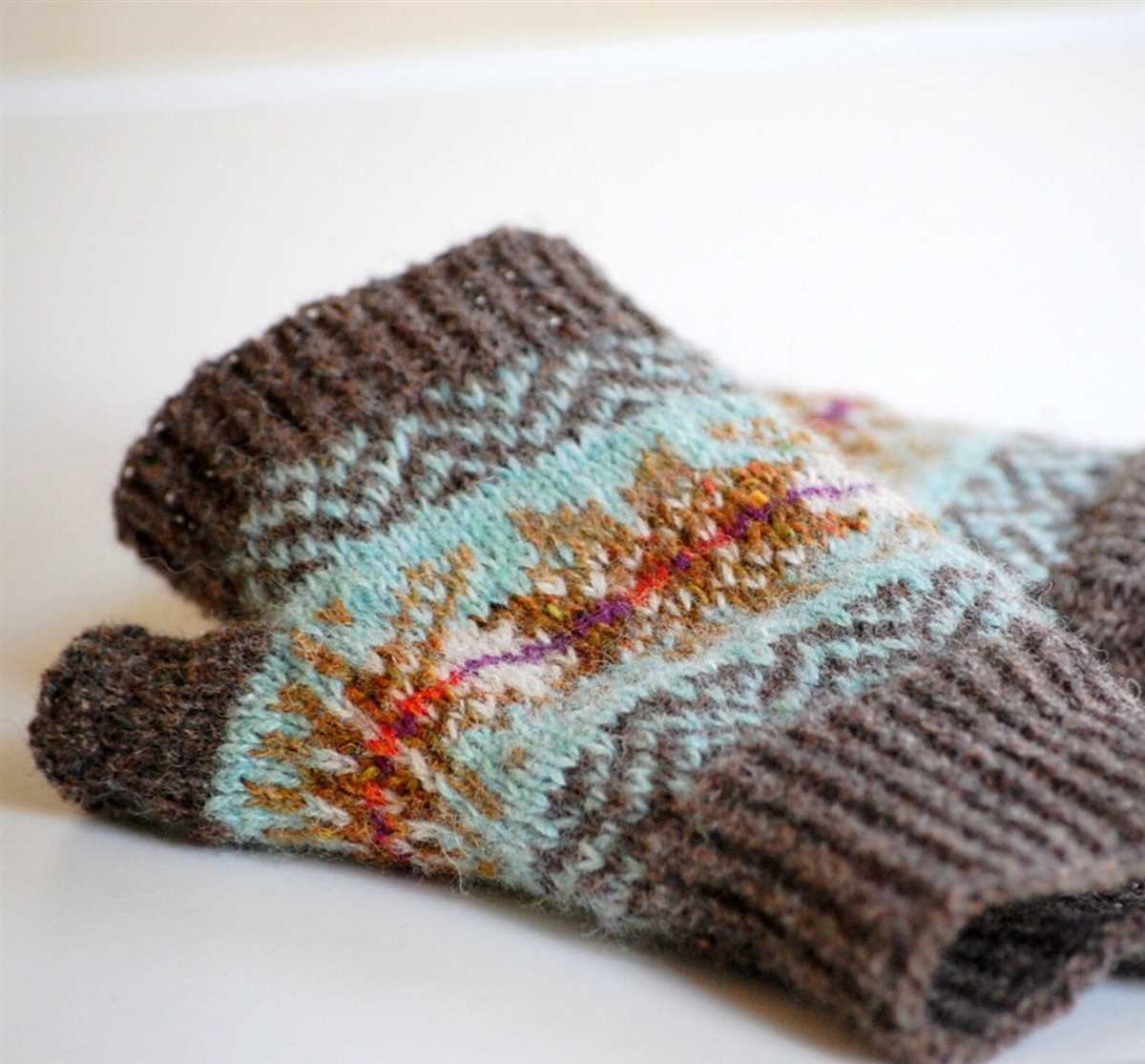 Knitting pattern for fingerless mittens on two needles