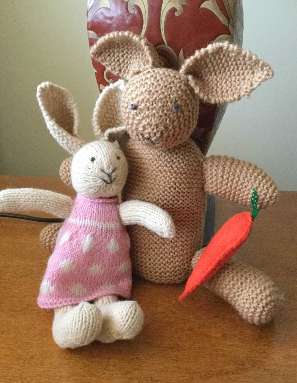 Knitting pattern for rabbit and bear
