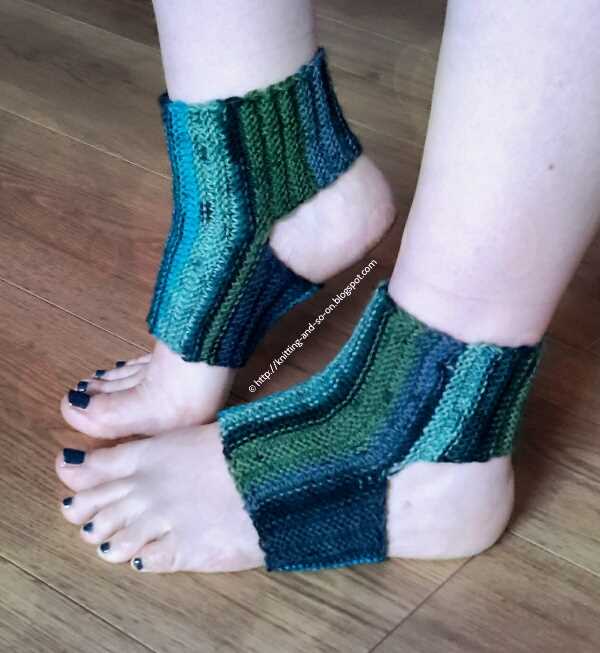 Knitting pattern for yoga socks