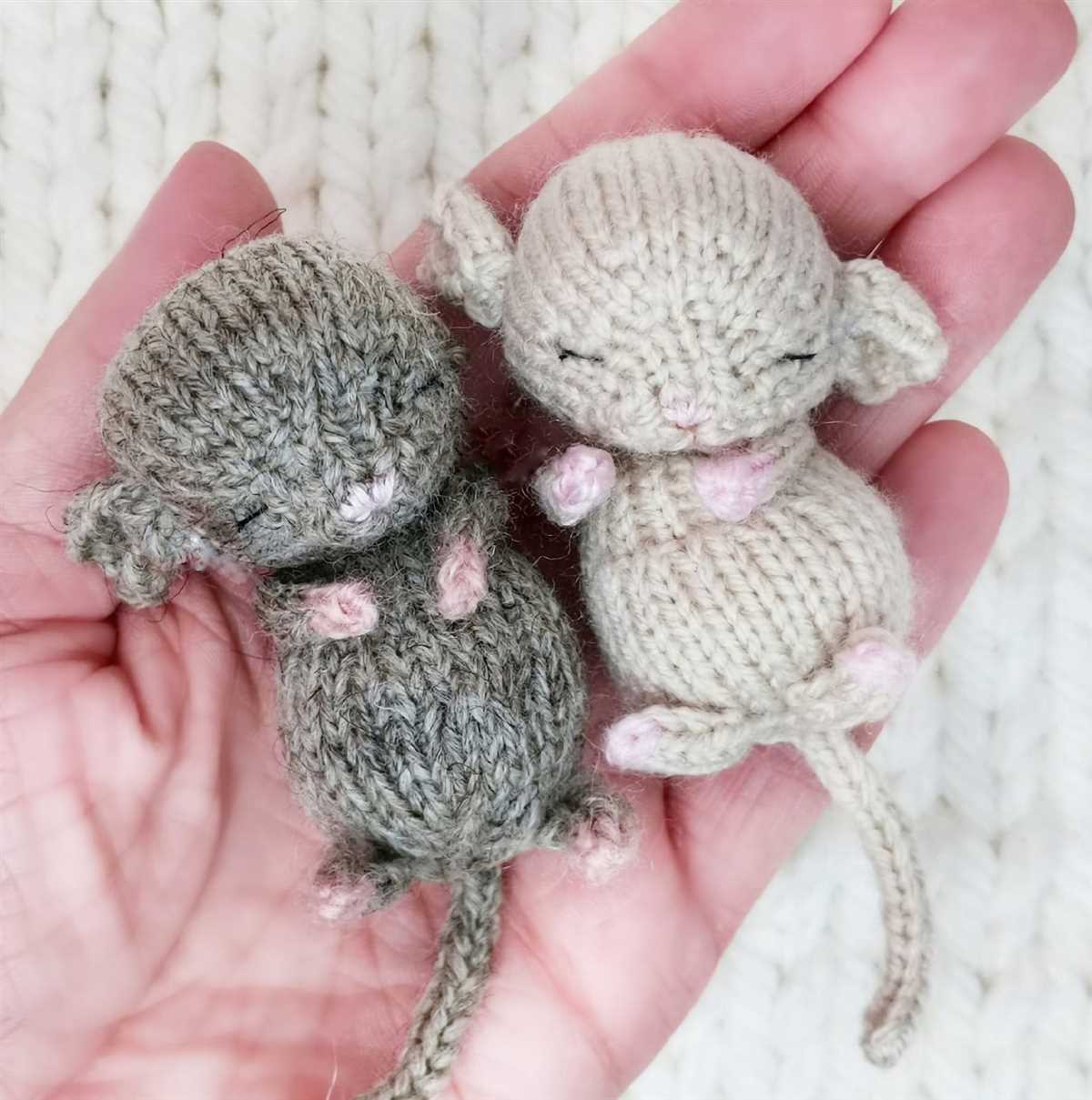 Knitting patterns for mice