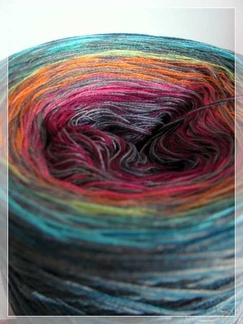 Knitting patterns for multicolored yarn