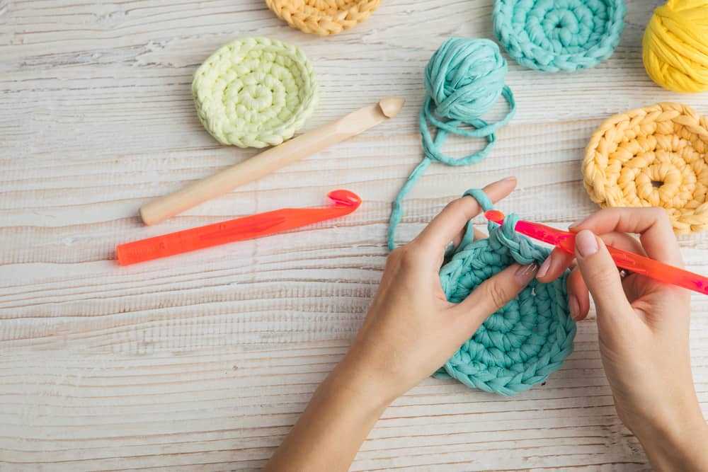 Knitting patterns using leftover yarn