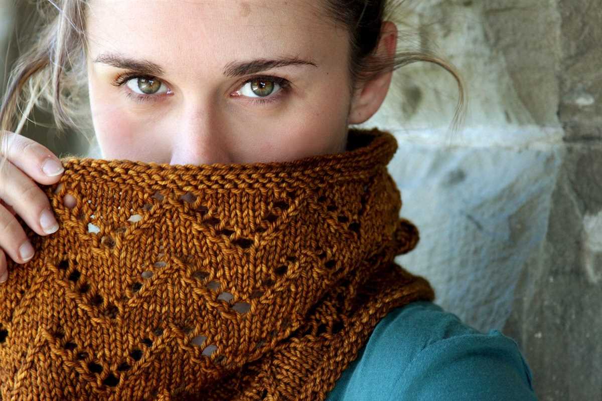 Lace cowl knitting pattern
