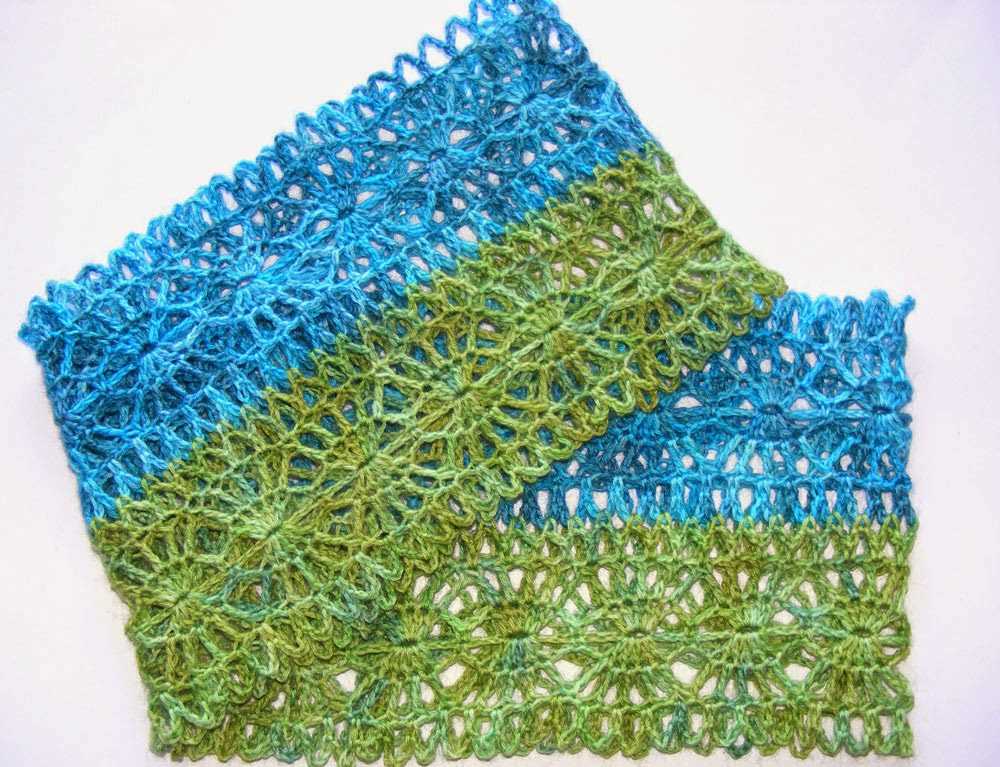 Lacy knitted scarf pattern