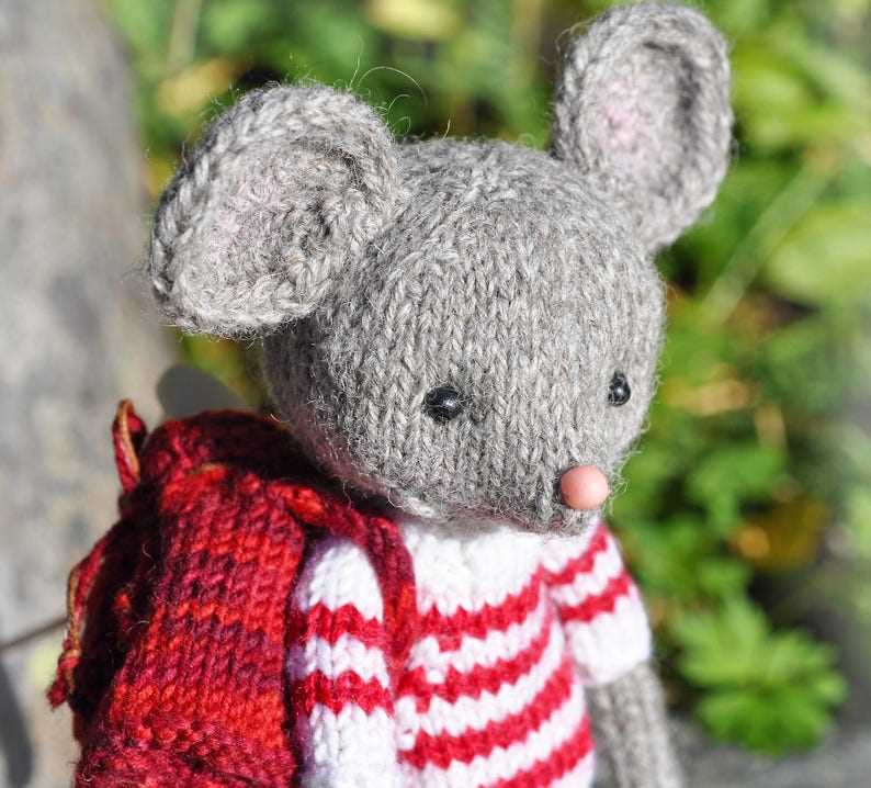 Knitting mouse pattern