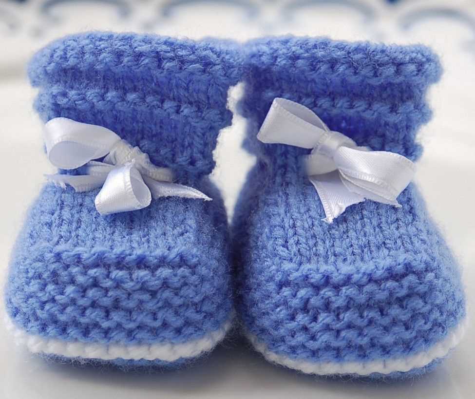 Free knitting booties pattern