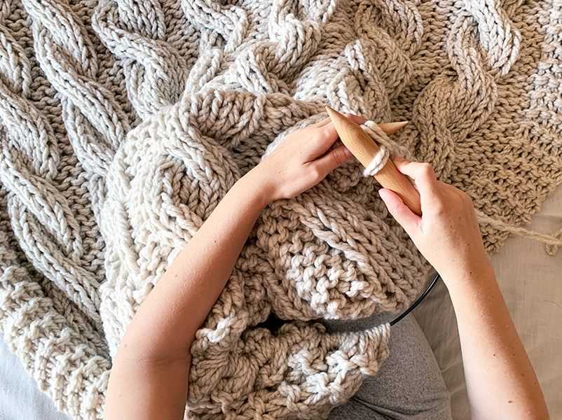 Easy cable knit throw pattern