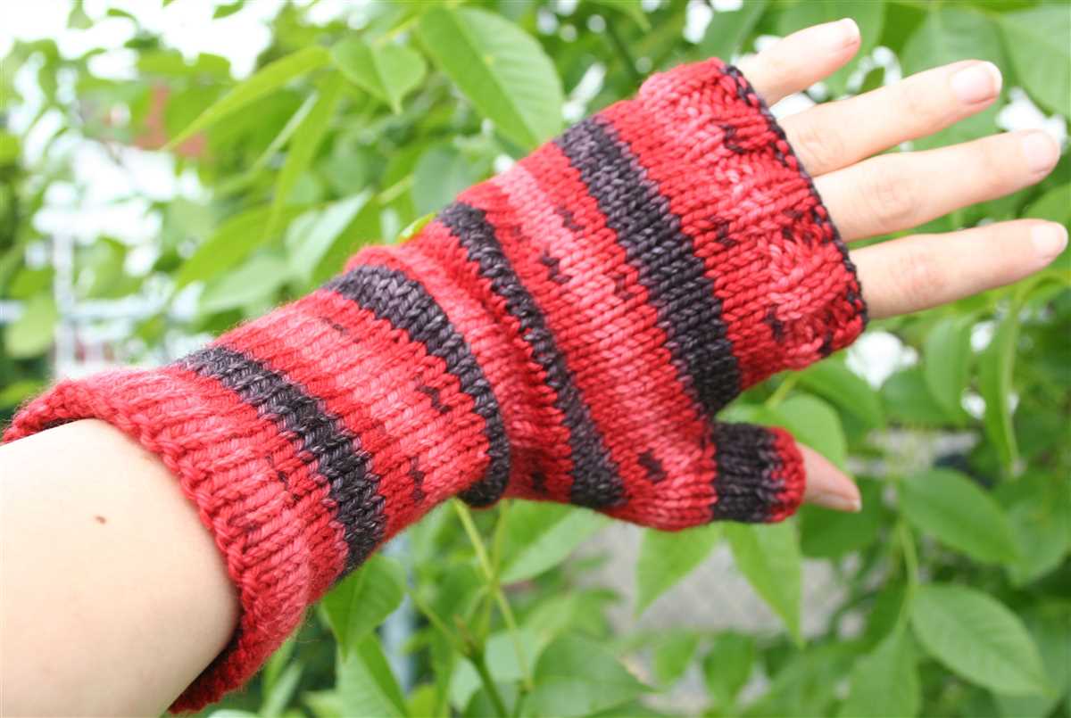 Long arm warmers knitting pattern