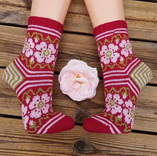Loom knitting stocking pattern