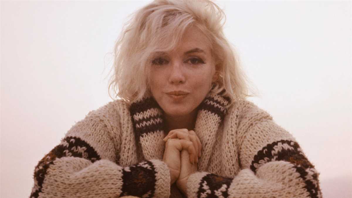 Create your own Marilyn Monroe inspired cardigan with this knitting pattern Marilyn monroe cardigan knitting pattern