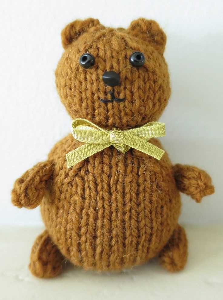 Knitting pattern for rabbit and bear
